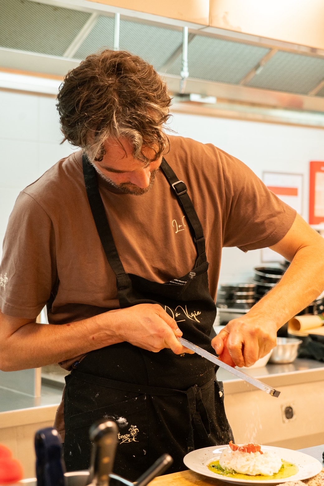 Aan het werk in de keuken van La Vigie
